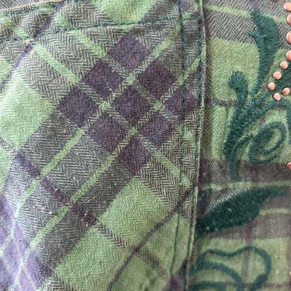 Miss Me Embroidered Flannel Button Down Shirt. Ladies Medium. - Picture 7 of 13